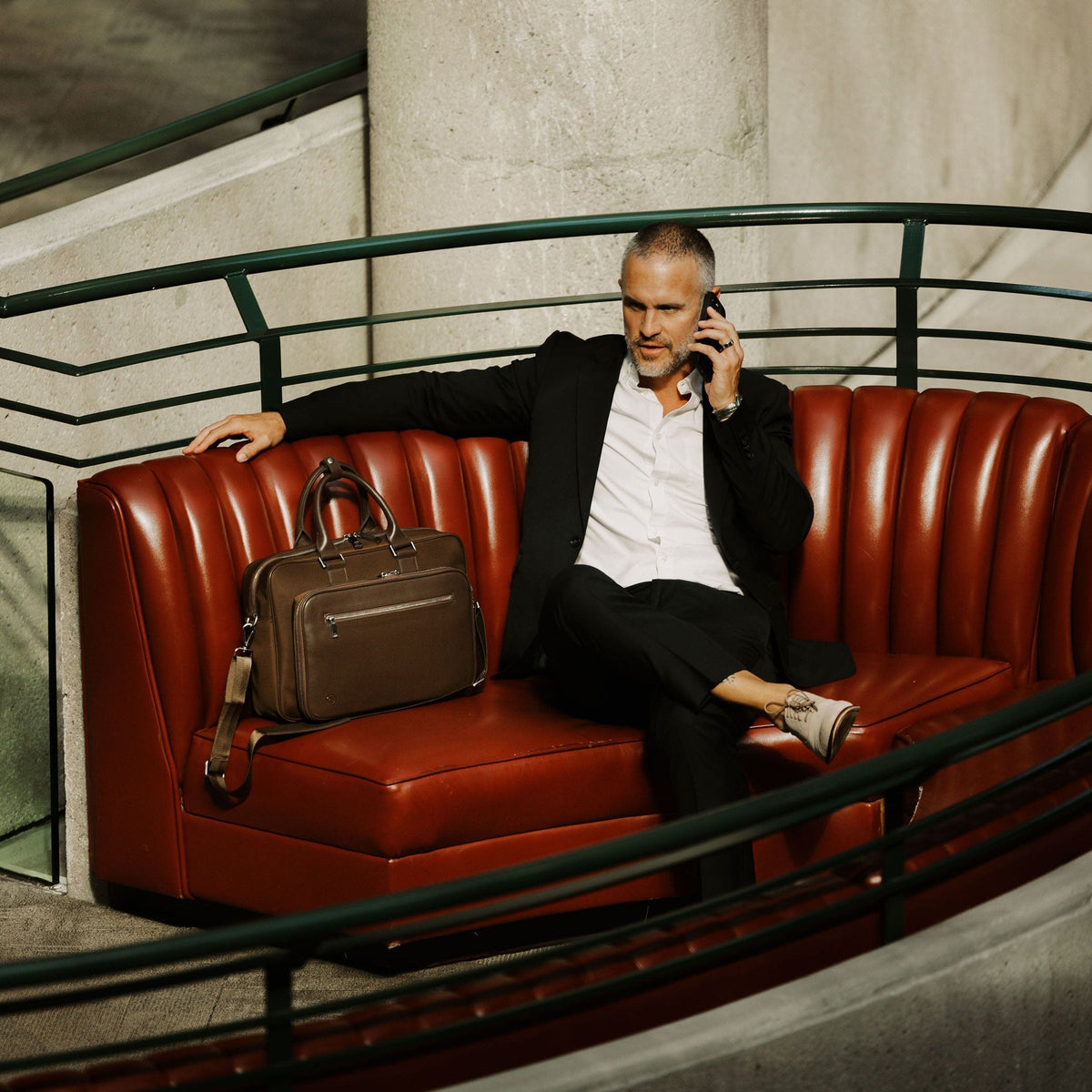 A man on a leather banquette with the brown Alto beside him